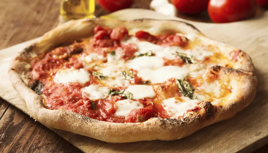 Pizza maison à la pâte napolitaine